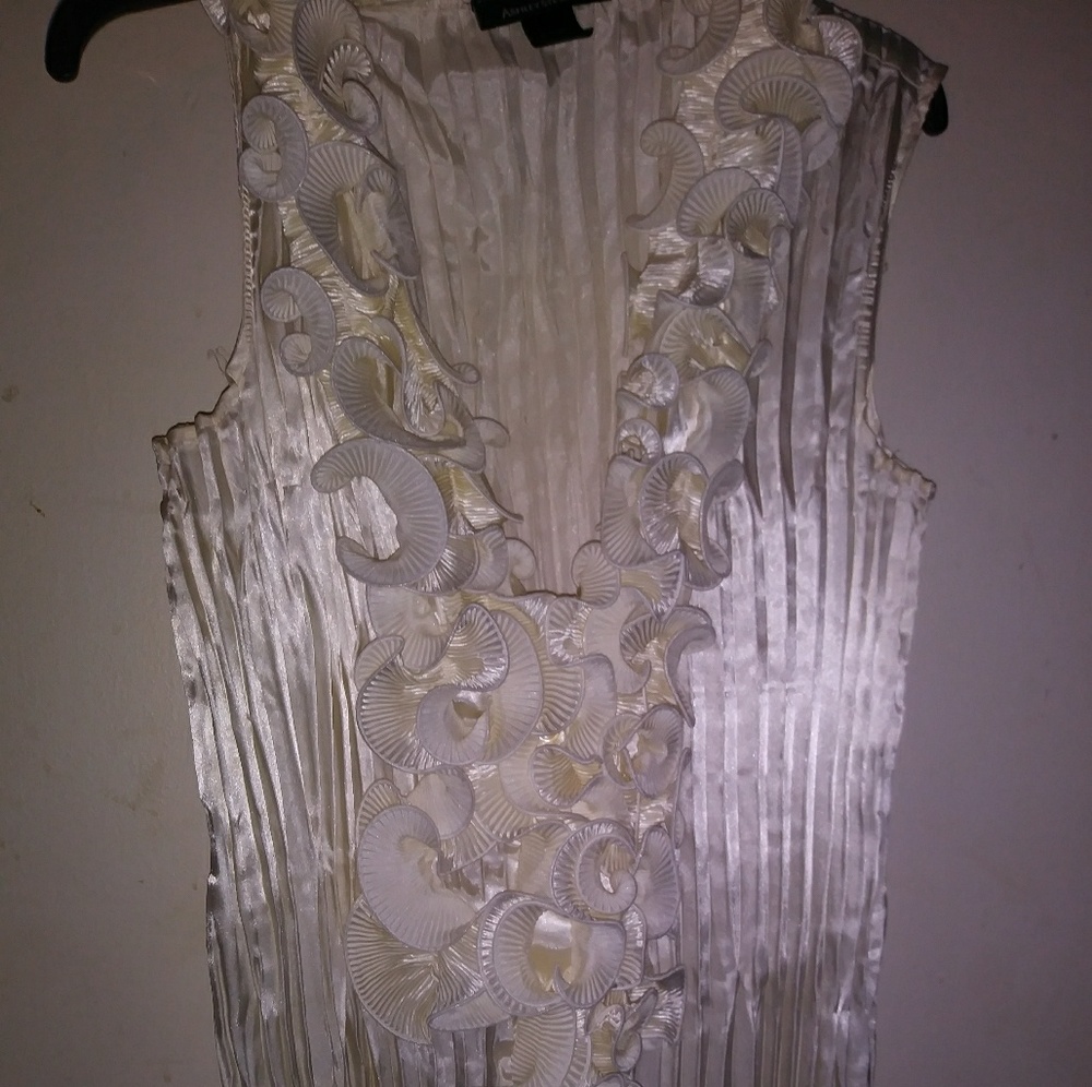 Sleeveless lace blouse